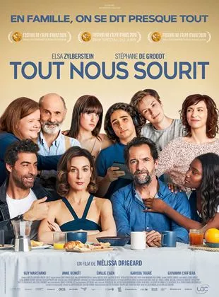 Affiche du film Tout nous sourit