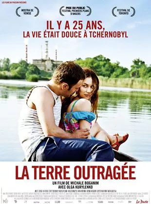 Affiche du film La Terre outragée